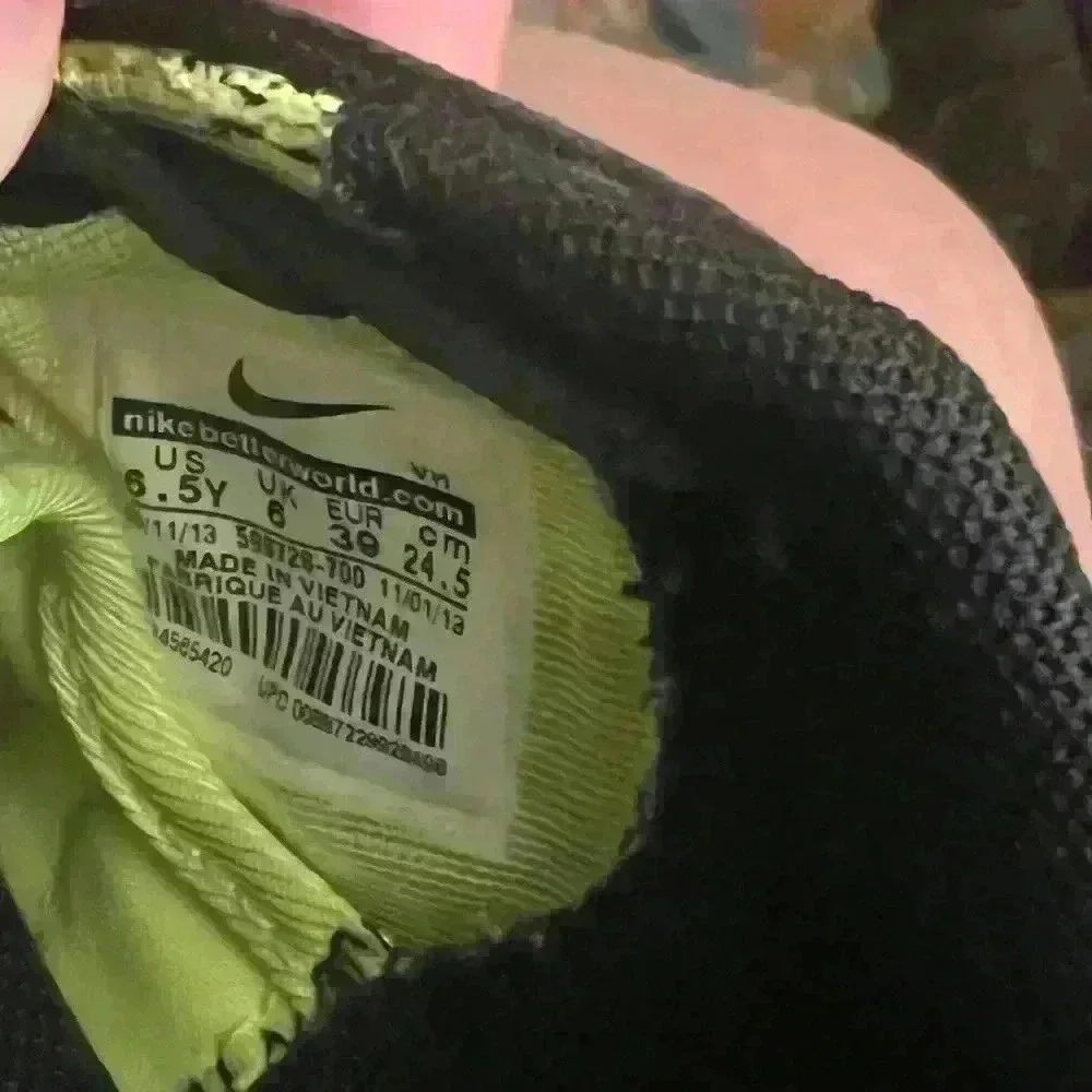 Nike Roshe One GS Youth Size 6.5Y Volt Yellow Shoes